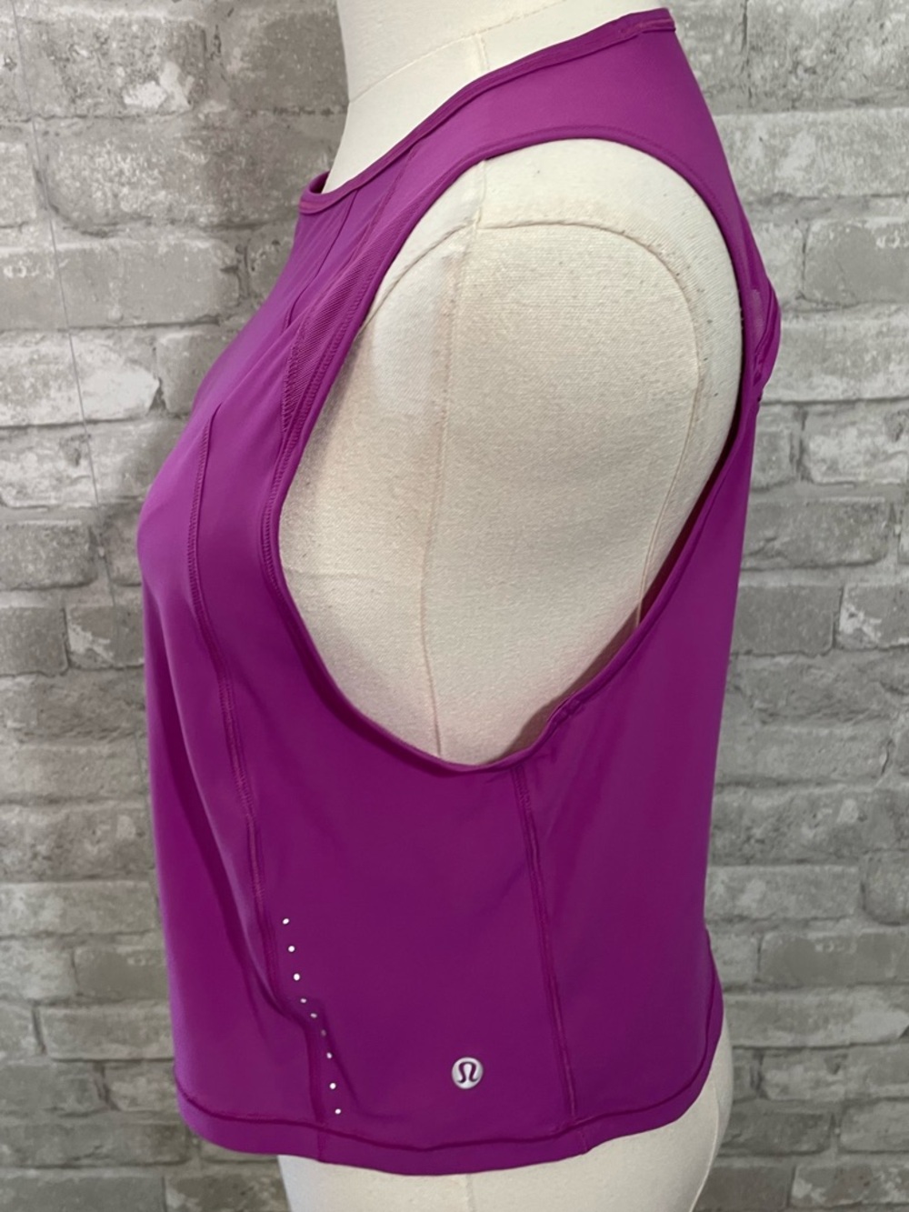 Lululemon Sculpt Cropped Tank Top
Vivid Plum - Picture 2 of 6
